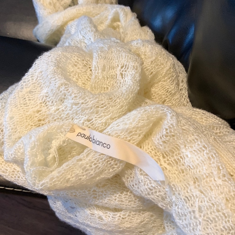 Paula Bianco cream wrap scarf EUC